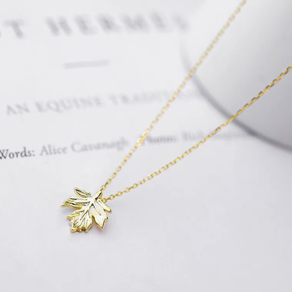 NECKLACE gold plated chain, maple leaf 🍁